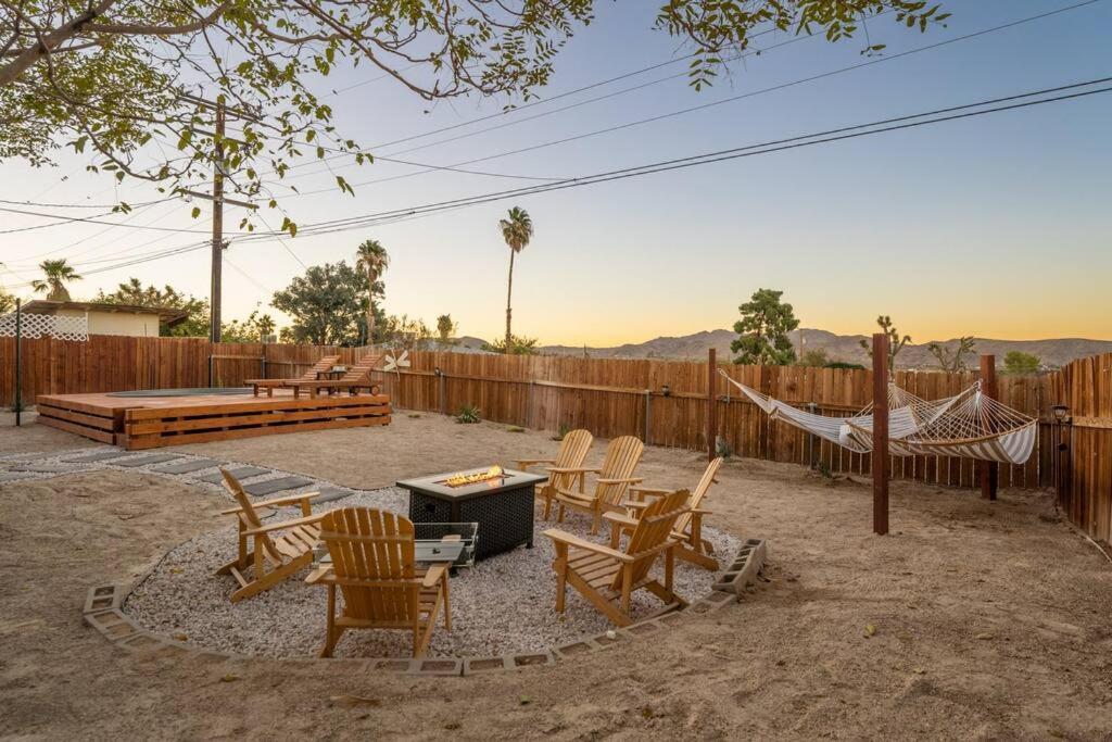 Villa Palm Vista Retreat *Hot Tub/Cowboy Pool/Hammocks* à Joshua Tree Extérieur photo