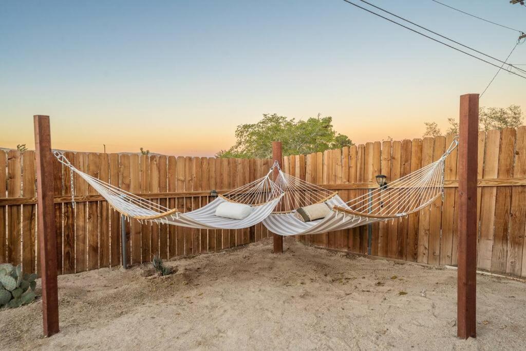 Villa Palm Vista Retreat *Hot Tub/Cowboy Pool/Hammocks* à Joshua Tree Extérieur photo