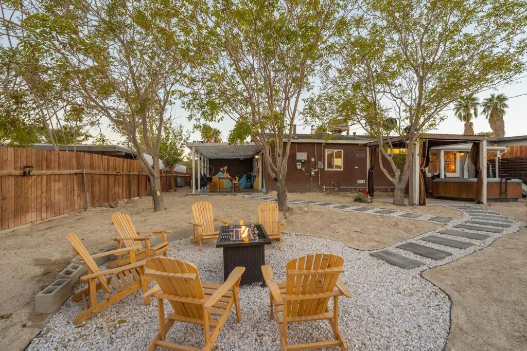 Villa Palm Vista Retreat *Hot Tub/Cowboy Pool/Hammocks* à Joshua Tree Extérieur photo