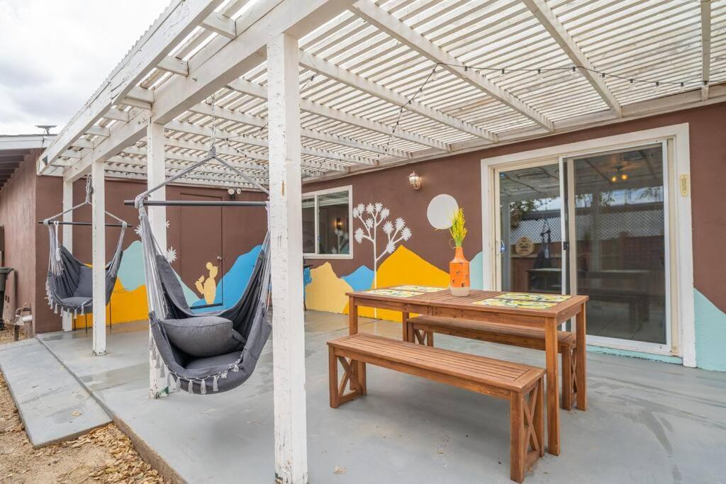 Villa Palm Vista Retreat *Hot Tub/Cowboy Pool/Hammocks* à Joshua Tree Extérieur photo