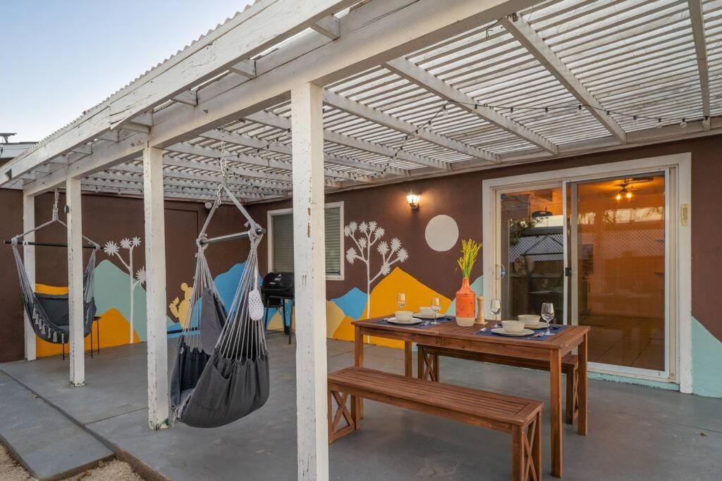 Villa Palm Vista Retreat *Hot Tub/Cowboy Pool/Hammocks* à Joshua Tree Extérieur photo