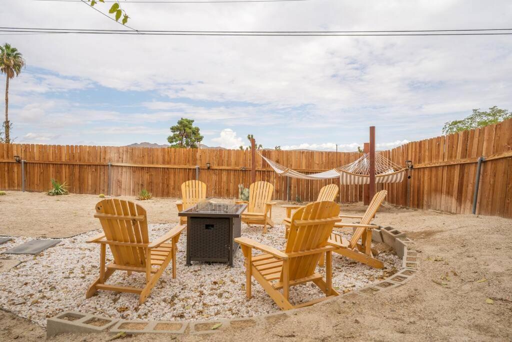 Villa Palm Vista Retreat *Hot Tub/Cowboy Pool/Hammocks* à Joshua Tree Extérieur photo