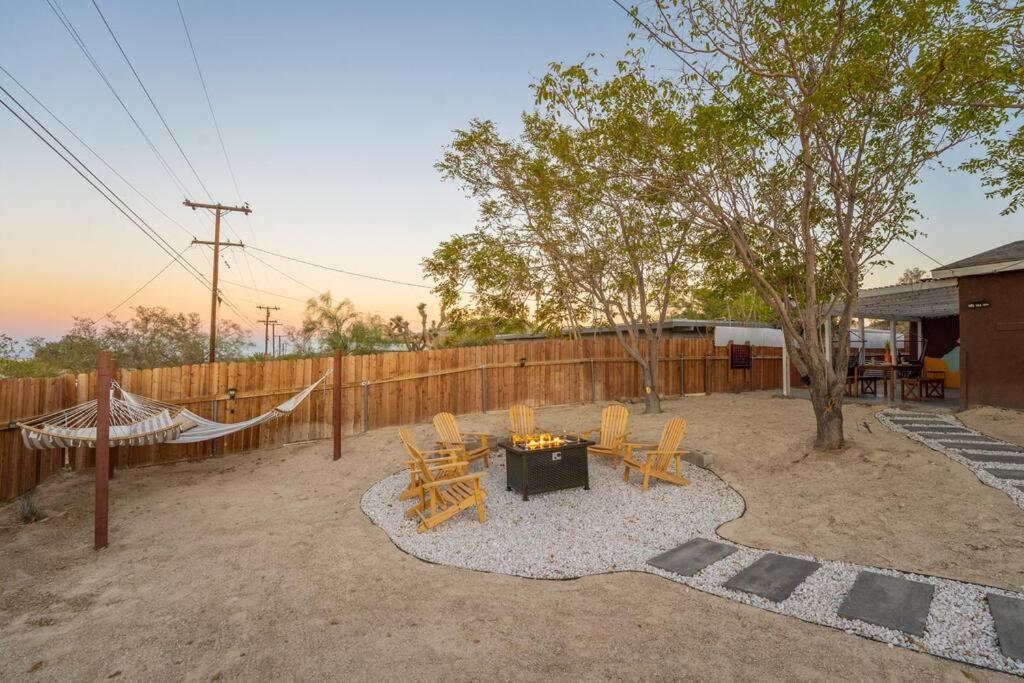 Villa Palm Vista Retreat *Hot Tub/Cowboy Pool/Hammocks* à Joshua Tree Extérieur photo